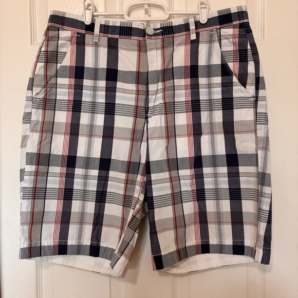 Roundtree & Yorke Other - Roundtree & Yorke Shorts Men's 35w Blue and White Plaid 100% Cotton Straight Fit